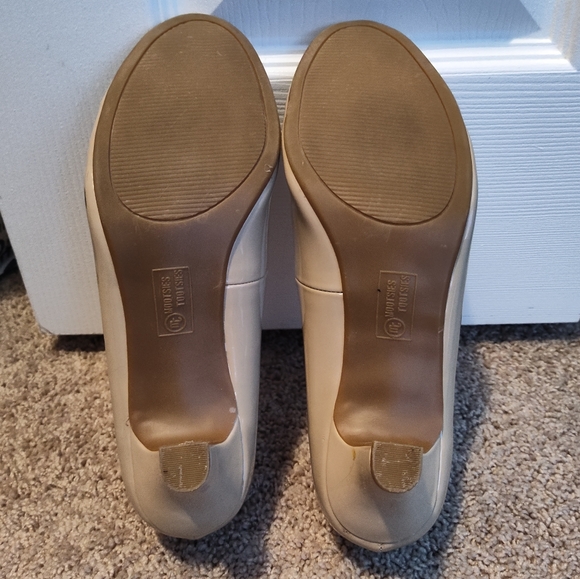 Beige 1" mootsie tootsie heels size 9M - Picture 4 of 6